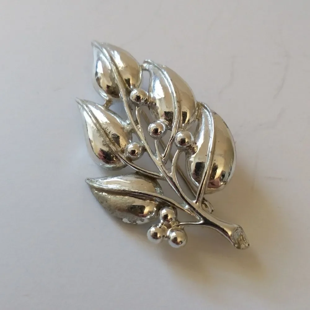SARAH COVENTRY Berry Leaf Brooch Branch Pin VTG ‎ Silent Spring Silver Tone 1970